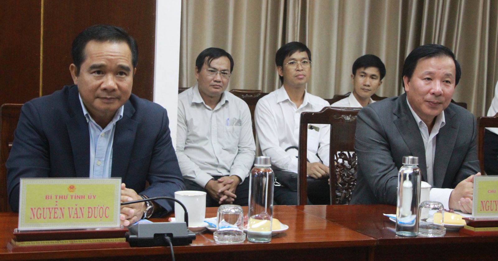 Secretary of the Provincial Party Committee, Chairman of the Provincial People's Council - Nguyen Van Duoc, Chairman of the Provincial People's Committee - Nguyen Van Ut attend the signing ceremony