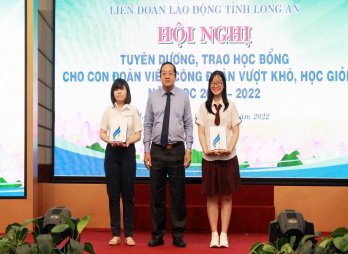 Tuyên dương, khen thưởng và trao học bổng cho con đoàn viên công đoàn vượt khó, học giỏi