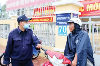 Thầm lặng cống hiến cho đời