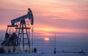 Giá dầu thế giới tăng rất mạnh trước động thái của OPEC+