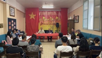 Vietnamese Ambassador to France meets Vietnamese community in Marseille