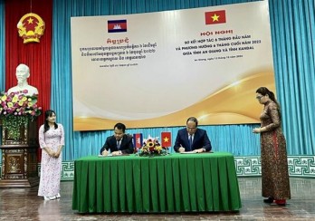 Vietnamese, Cambodian localities step up cooperation