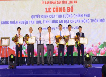 Long An: Công bố quyết định của Thủ tướng Chính phủ công nhận huyện Tân Trụ đạt chuẩn nông thôn mới