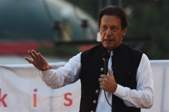 Nổ súng gần đoàn xe chở cựu Thủ tướng Pakistan Imran Khan