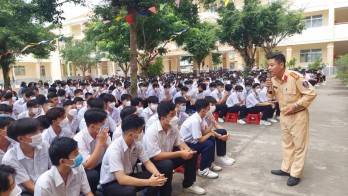 Chung tay bảo đảm an toàn giao thông cho học sinh