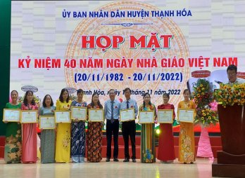 Thạnh Hóa họp mặt Kỷ niệm 40 năm Ngày Nhà giáo Việt Nam