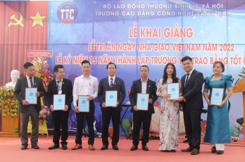 Cao đẳng Công nghệ và Du lịch tổ chức Lễ Khai giảng, tri ân Ngày Nhà giáo Việt Nam và kỷ niệm 15 năm thành lập trường