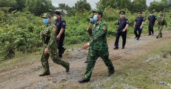 Cục Hải quan tỉnh Long An tăng cường chống buôn lậu trên tuyến biên giới