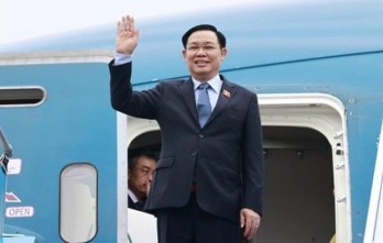 Top legislator leaves Hanoi for visits to Australia, New Zealand