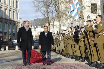 Luxembourg holds official welcome ceremony for Vietnamese PM