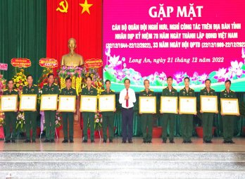 Gặp mặt cán bộ quân đội nghỉ hưu nhân kỷ niệm 78 năm Ngày thành lập Quân đội nhân dân Việt Nam