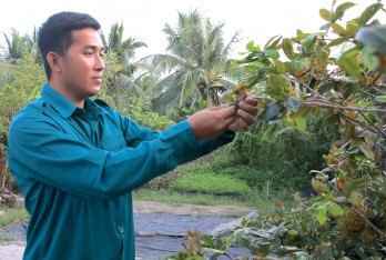 Chắc tay súng, lao động giỏi