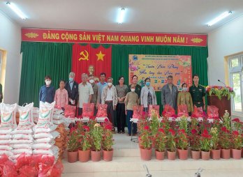 Mang xuân đến người dân biên giới