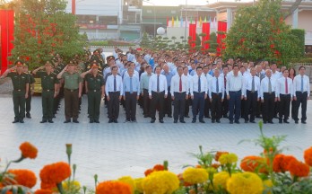 Long An leaders visit martyrs cemetery on occasion of Lunar New Year