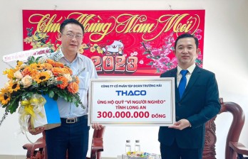 THACO trao 300 triệu đồng ủng hộ quà tết và Quỹ vì người nghèo của tỉnh