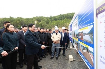 PM examines Mai Son - National Highway 45 project