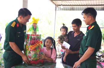 Đón xuân ấm tình đồng đội, nghĩa quân - dân