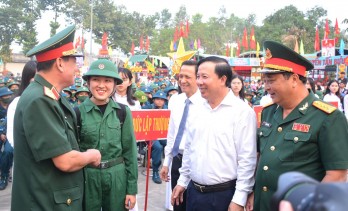 236 Duc Hoa youths enthusiastically enlisted in the army