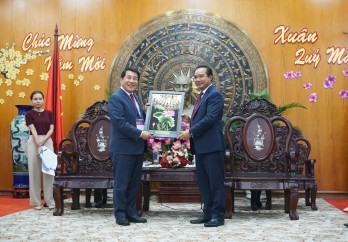 Leaders of Long An province greet Mayor of Yangsan City