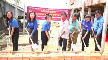 Chương trình ‘Tháng Ba biên giới’ tại Tân Hưng