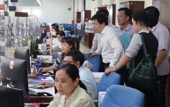 Government's Public Administrative Reform Steering Committee works in Long An