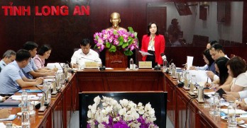 Deputy Minister of Industry and Trade - Phan Thi Thang works in Long An