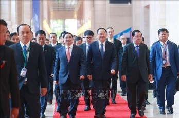 Vietnamese, Lao, Cambodian PMs discuss cooperation in working breakfast