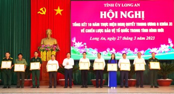 Lãnh, chỉ đạo thực hiện tốt công tác quốc phòng, quân sự