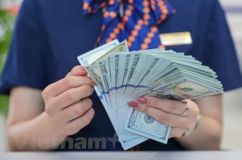 Ngân hàng Nhà nước lần đầu giảm giá bán USD trong năm 2023