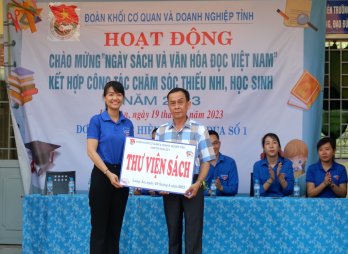 Đoàn khối Cơ quan và Doanh nghiệp tỉnh tuyên truyền 'Ngày sách và Văn hóa đọc Việt Nam' cho thiếu nhi