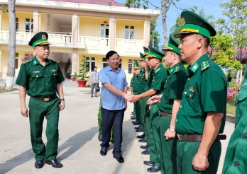 Chairman of Long An Provincial People's Committee inspects anti-smuggling work in Duc Hue