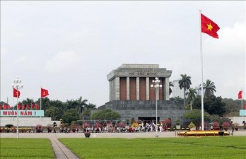 President Ho Chi Minh Mausoleum welcomes over 52,000 visitors during three holiday days