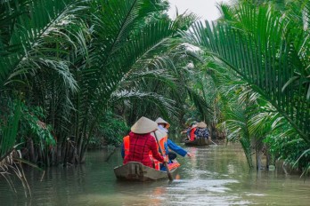 Khi nông dân làm du lịch