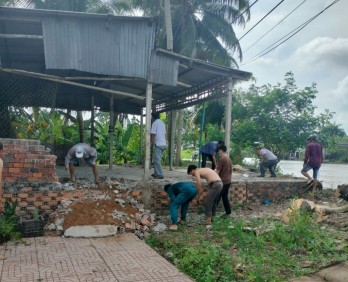 Lại sạt lở hơn 30 mét bờ kênh tại Hậu Giang, cắt đứt đường giao thông nông thôn