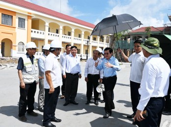 Nguyên Chủ tịch nước - Trương Tấn Sang kiểm tra tiến độ thi công Trường THPT Nguyễn Trung Trực