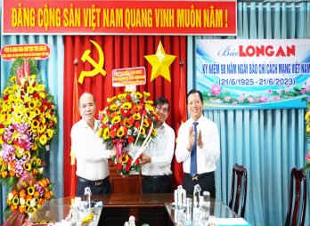 Lãnh đạo UBND tỉnh thăm, chúc mừng các cơ quan báo chí Long An