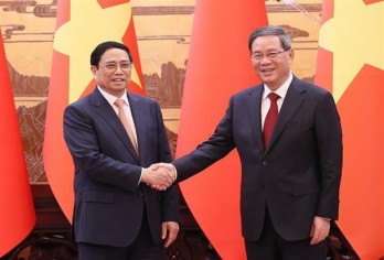 Chinese Premier chairs welcome ceremony for Vietnamese Prime Minister