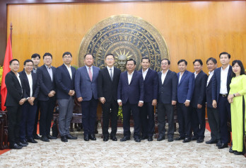 Vice Chairman of Provincial People's Committee - Huynh Van Son receives leaders of Samsung Engineering Company