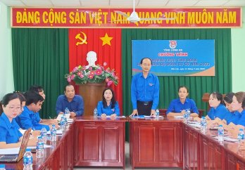 Thường trực Tỉnh Đoàn gặp gỡ cán bộ Đoàn cơ sở huyện Bến Lức