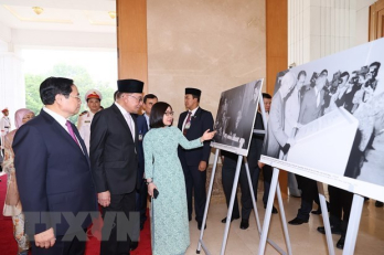 Malaysian PM concludes official visit to Vietnam