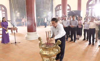 Trưởng ban Tuyên giáo Trung ương – Nguyễn Trọng Nghĩa viếng Đền thờ liệt sĩ Khu di tích lịch sử Quốc gia khu vực Đồn Long Khốt