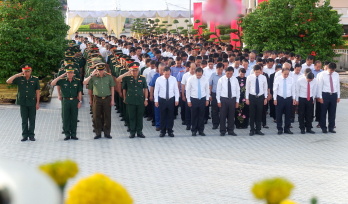 Lãnh đạo tỉnh viếng Nghĩa trang liệt sĩ nhân ngày Thương binh - Liệt sĩ