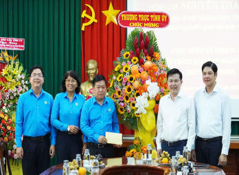 Phó Bí thư Thường trực Tỉnh ủy - Nguyễn Thanh Hải thăm, chúc mừng Liên đoàn Lao động tỉnh