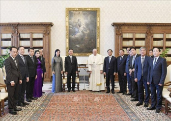 Vietnamese President visits the Vatican, meets with Pope Francis