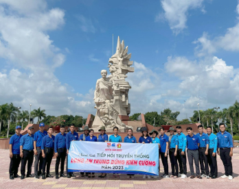 Phê phán các biểu hiện lệch lạc, 'lệch chuẩn' trong xã hội