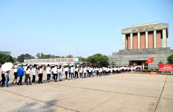 Mausoleum of President Ho Chi Minh reopens to visitors