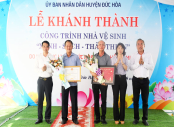 Đức Hòa khánh thành công trình nhà vệ sinh ‘xanh - sạch - thân thiện’