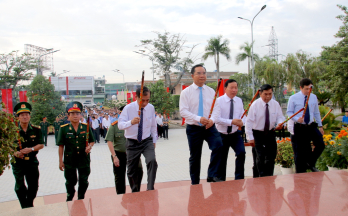 Long An: Viếng Nghĩa trang liệt sĩ nhân kỷ niệm 78 năm Cách mạng Tháng Tám và Quốc khánh 2/9