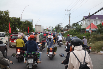 Dòng người ở các tỉnh miền Tây trở lại làm việc sau kỳ nghỉ lễ