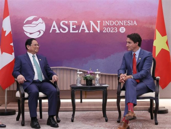 Vietnamese, Canadian PMs meet on ASEAN summit sidelines